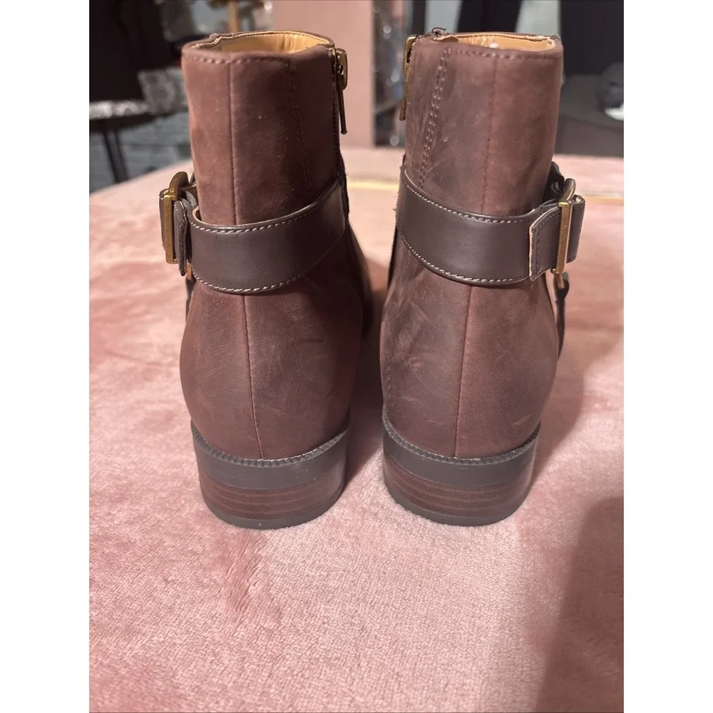 NWOB Water Repellent Vionic Rhiannon Boot Size 8.5 Chocolate Leather.